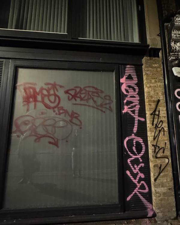 commercial graffiti removal london E2
