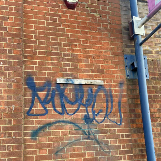 graffiti removal NW10 1